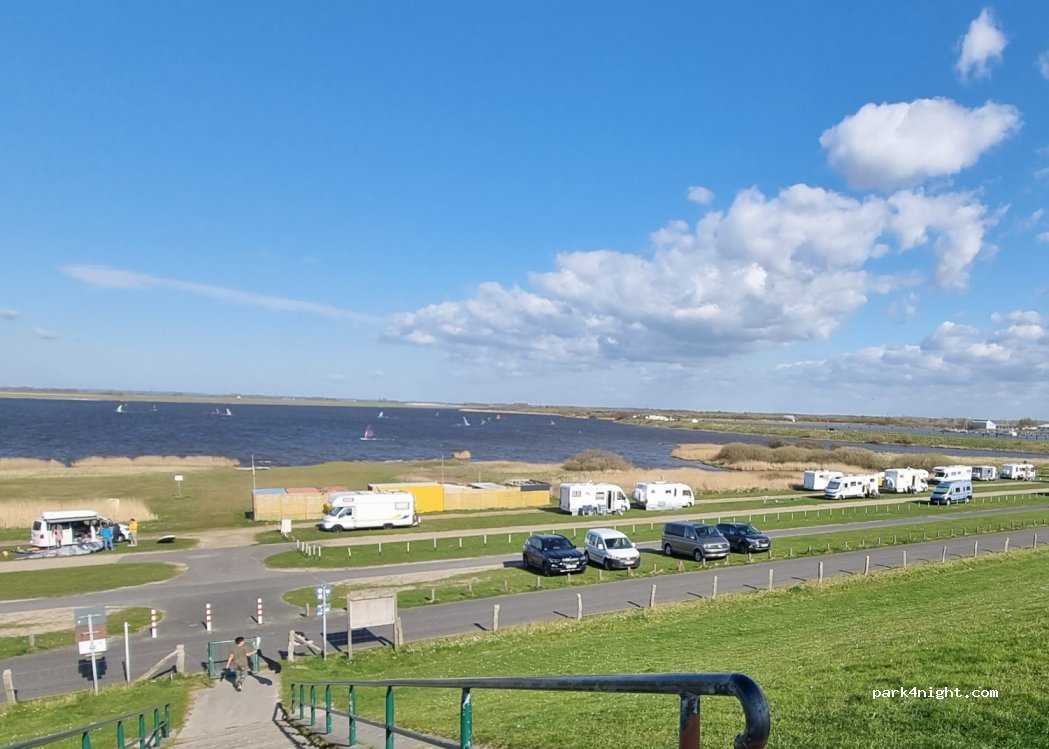Wohnmobilstellplatz am Deich in Meldorf — foto