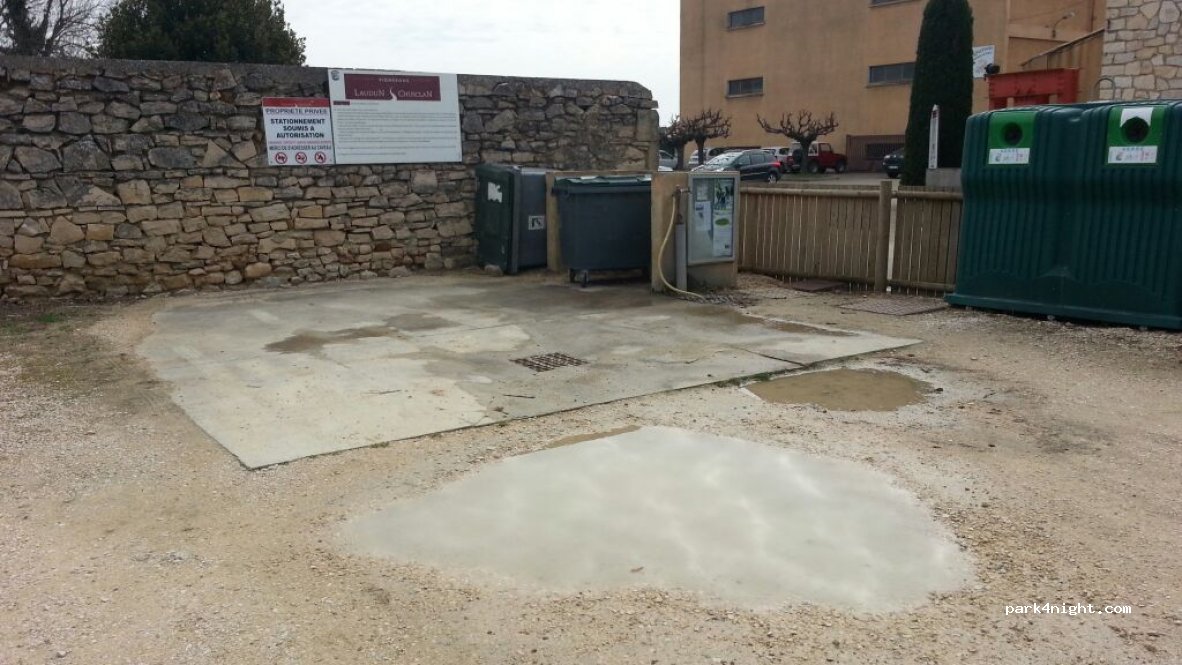 Aire de Camping Car Chusclan — foto 2