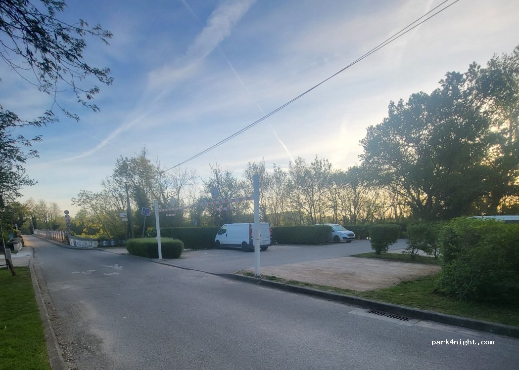 (69330) Meyzieu - 14 Rue des Grands Lacs — foto 2