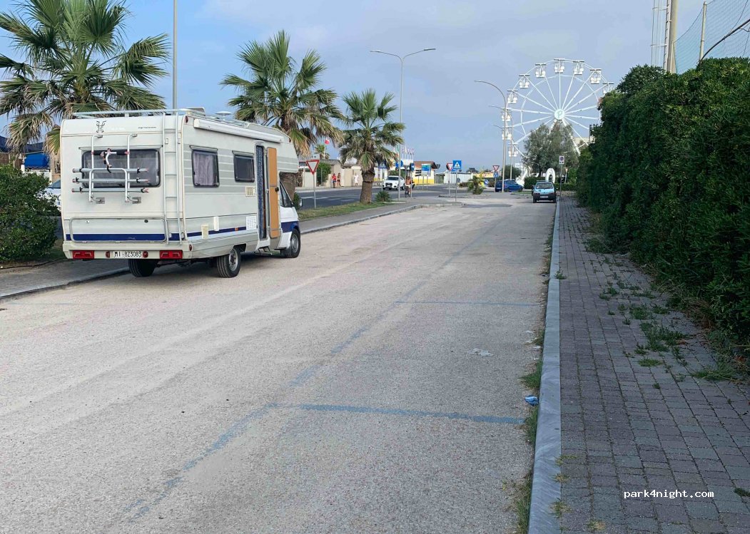 (54100) Marina di Massa - 65 Viale Lungomare di Ponente — foto 2