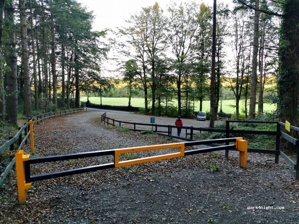 (Y21 HE65) Bree - Unnamed Road — foto