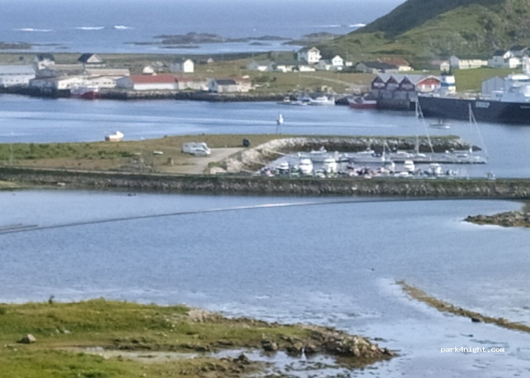 (8063) Værøy - 10 Havneveien — foto