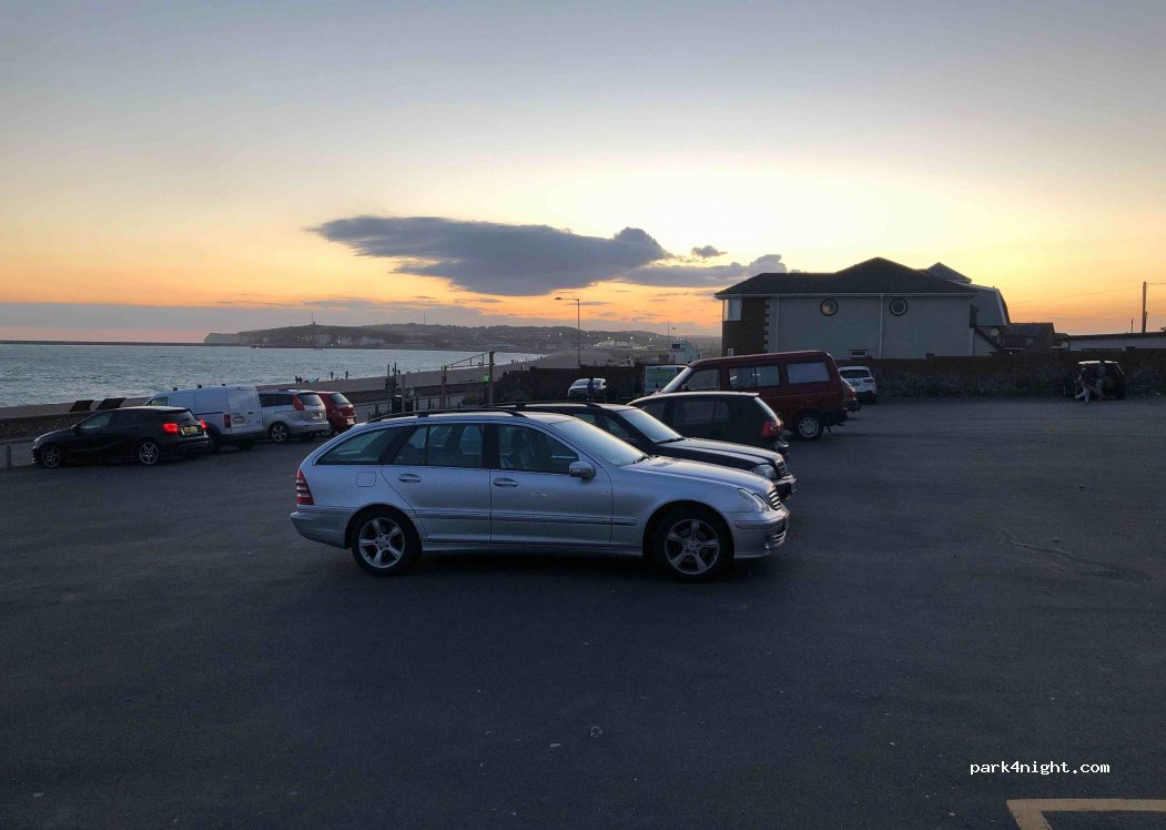 (BN25 2QX)  - 54 Marine Parade — foto
