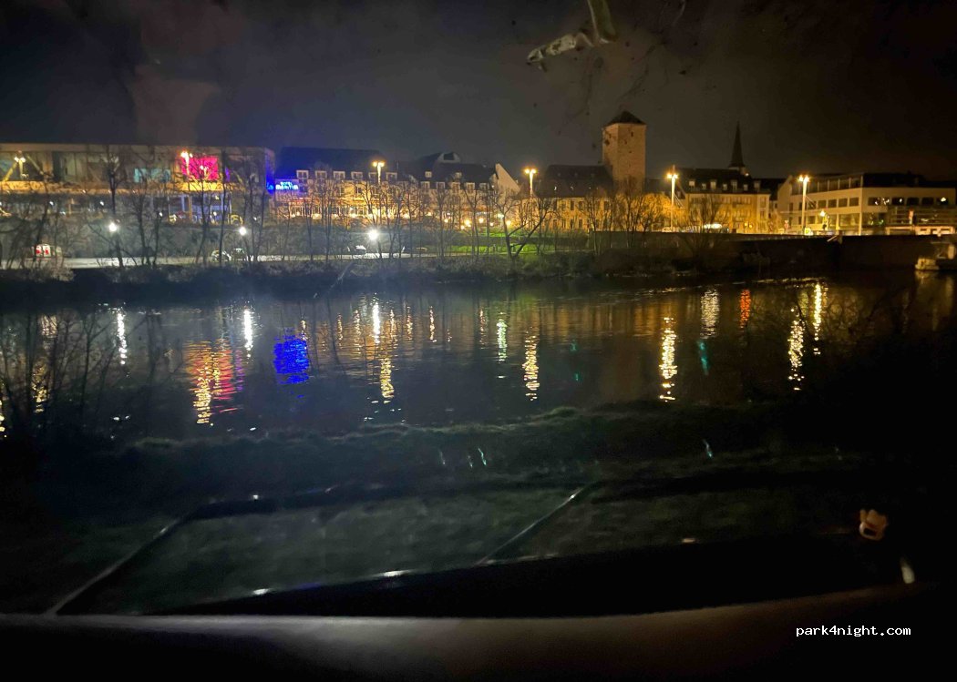 Wohnmobilstellplatz an der Friedensbrücke Würzburg — foto 4