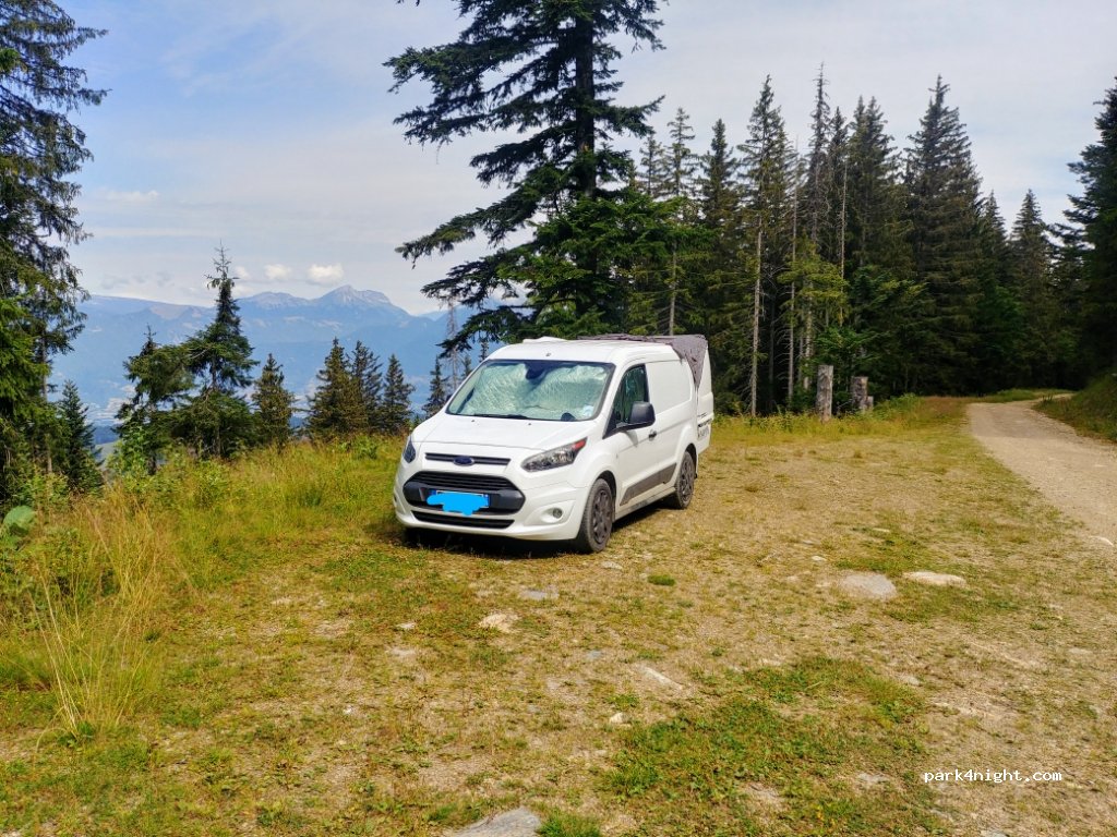 (73110) Bourget-en-Huile - Unnamed Road — foto