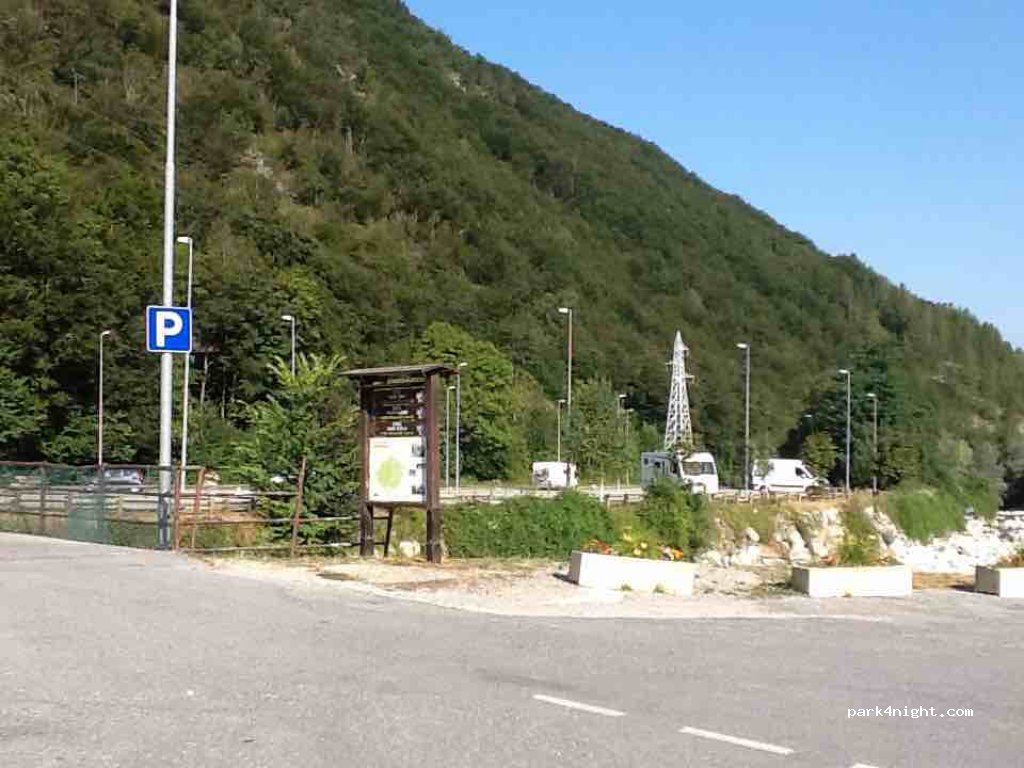 Area sosta Camper Vernante — foto
