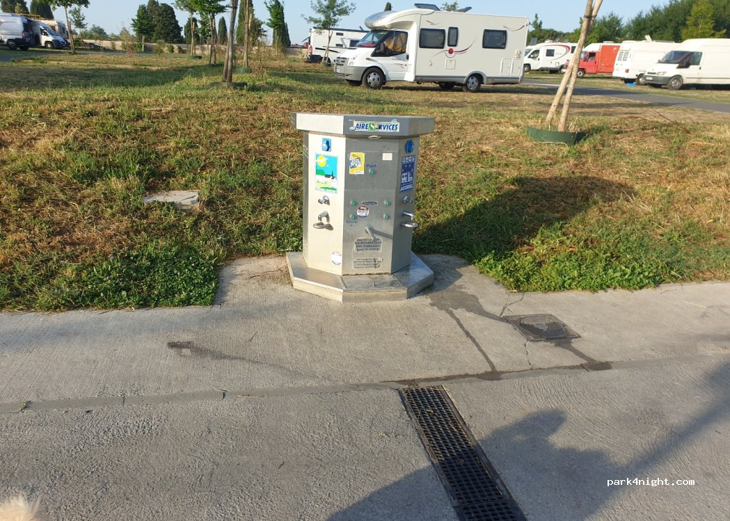Aire camping-cars Albi — foto 2