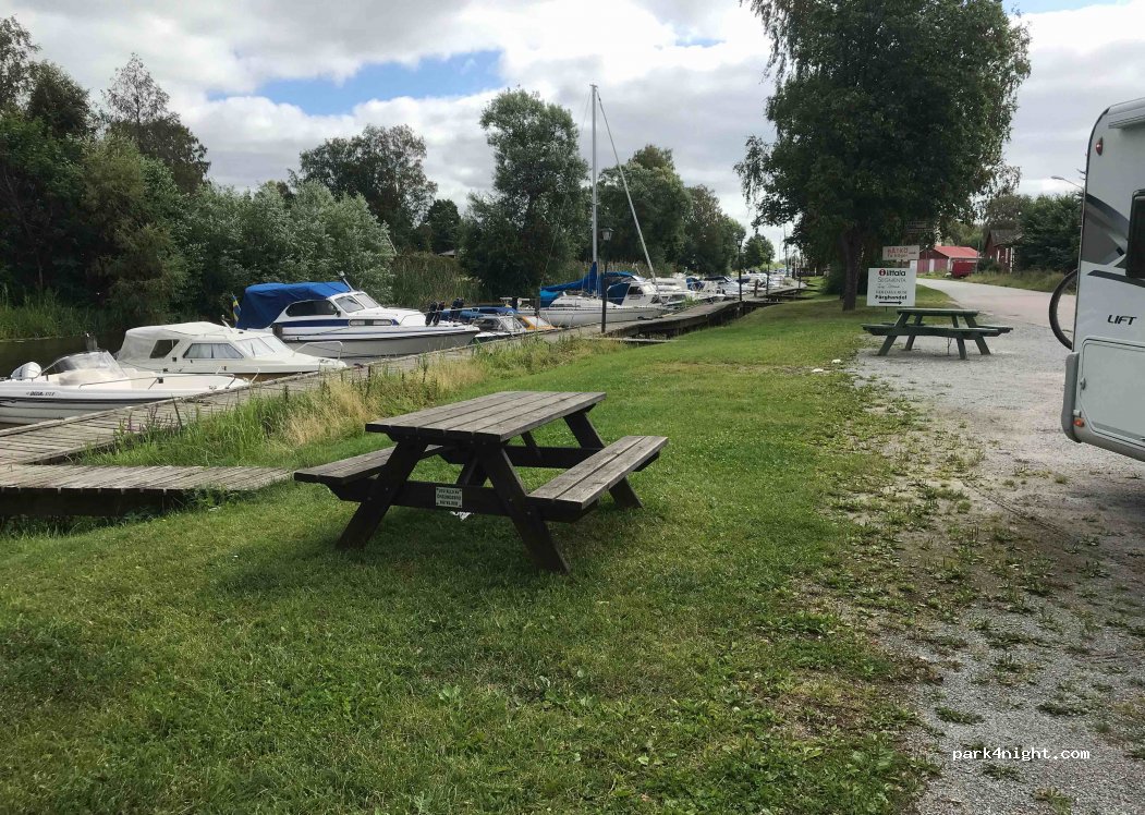 (749 60)  - 4 Hamnvägen — foto