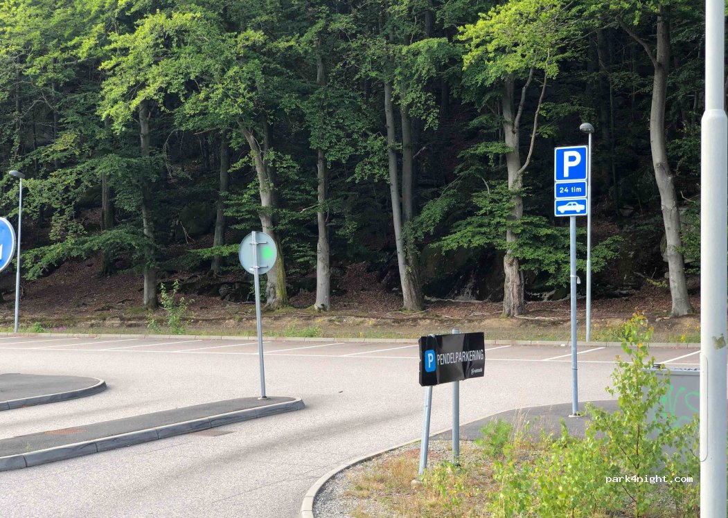 Pendelparkering - Delsjömotet S — foto