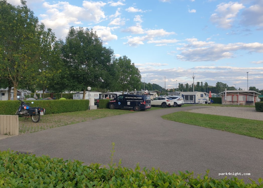 Wohnmobilstellplatz Rhein-Camping Waldshut — foto