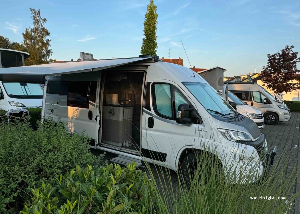 Wohnmobilstellplatz Rhein-Camping Waldshut — foto 2