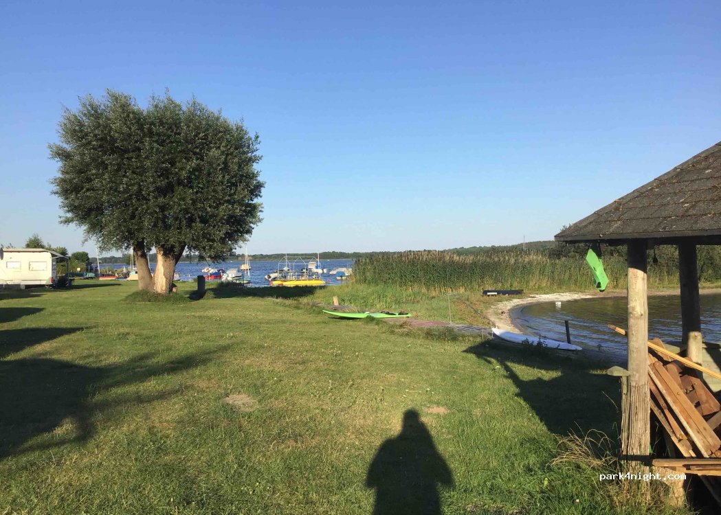 Campingplatz Leisten direkt am See — foto