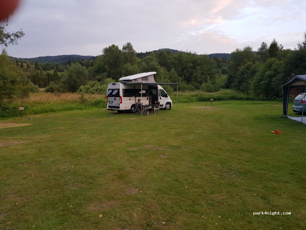 Camping  Domki w lesie, Tylicz — foto