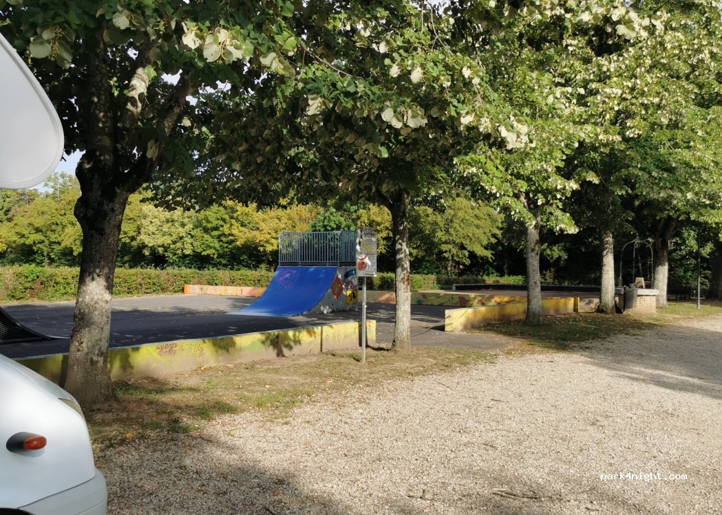 (01340) Attignat - 333 Allée du Château — foto 4