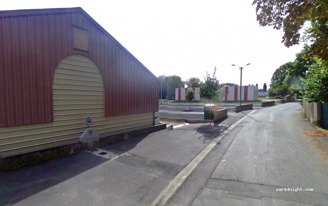 (63340) Saint-Germain-Lembron - 4-10 Rue de la Ronzière — foto