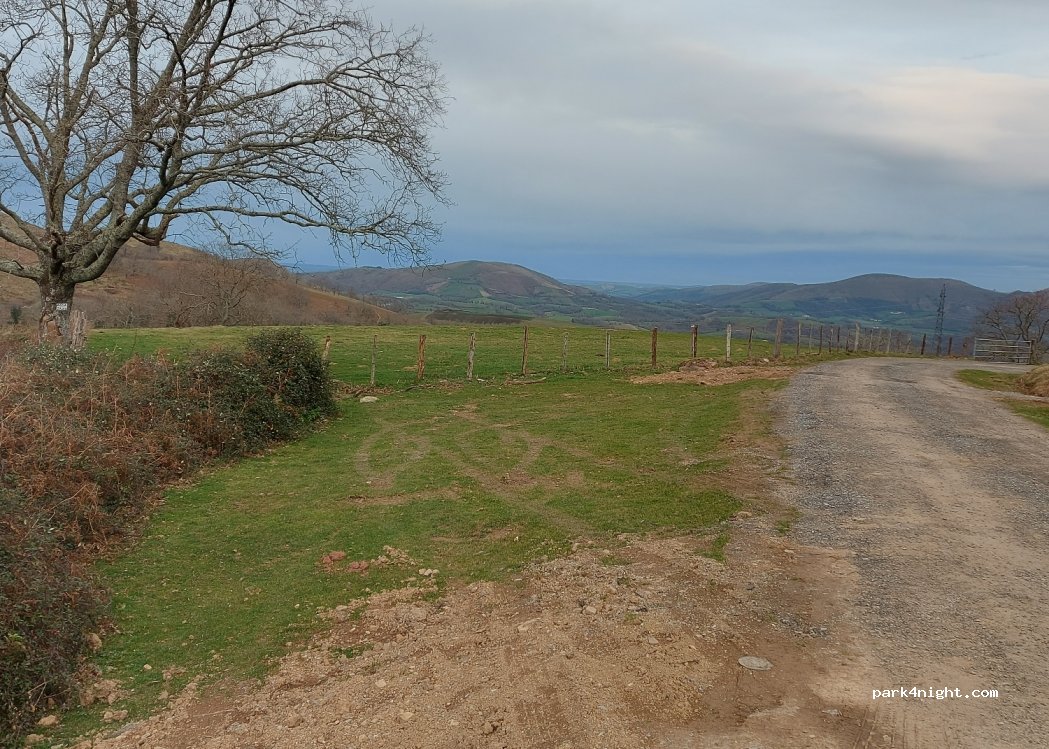 (64220) Ispoure - Unnamed Road — foto 3
