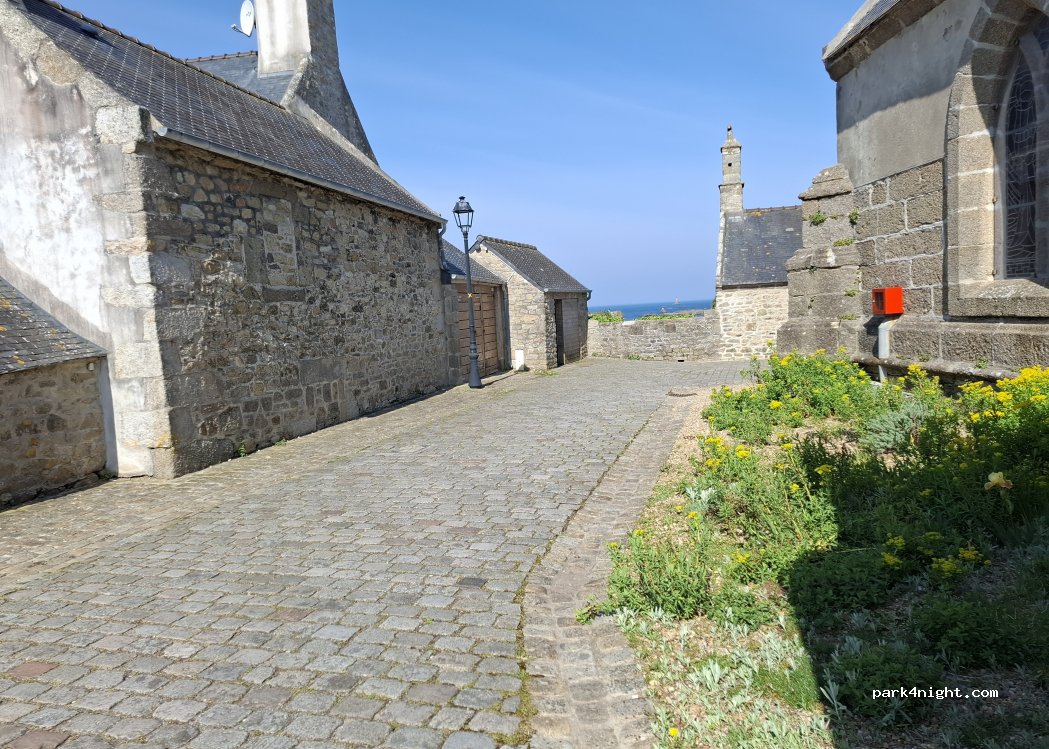(29840) Porspoder - 23 Place de l'Église — foto