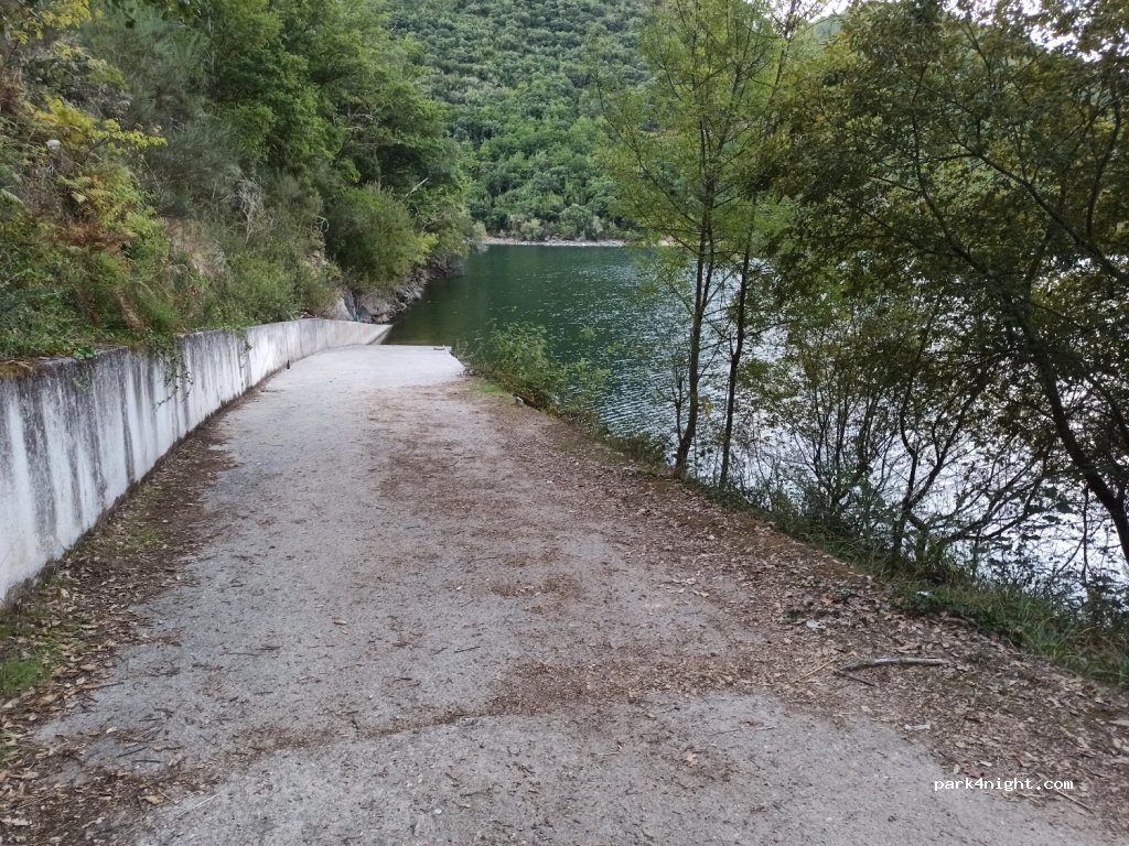 (32747) Parada de Sil - Unnamed Road — foto