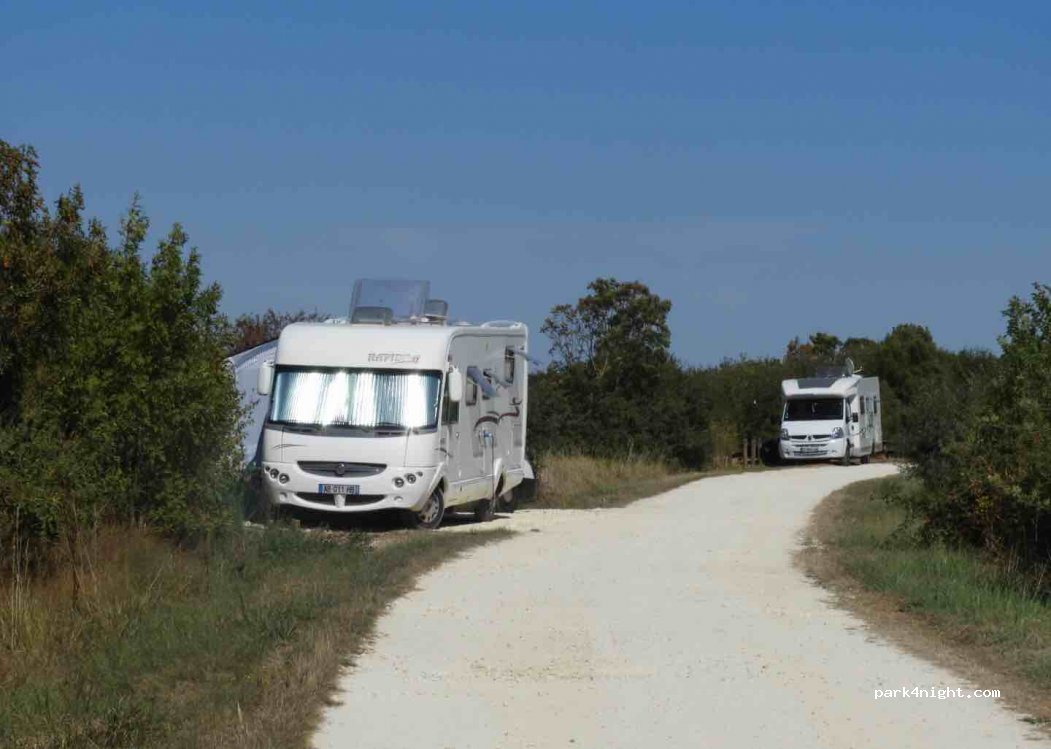(17780) Saint-Nazaire-sur-Charente - Unnamed Road — foto