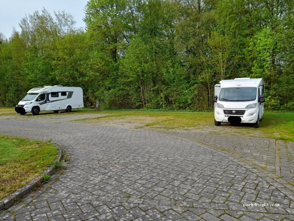Wohnmobilstellplatz Büren — foto