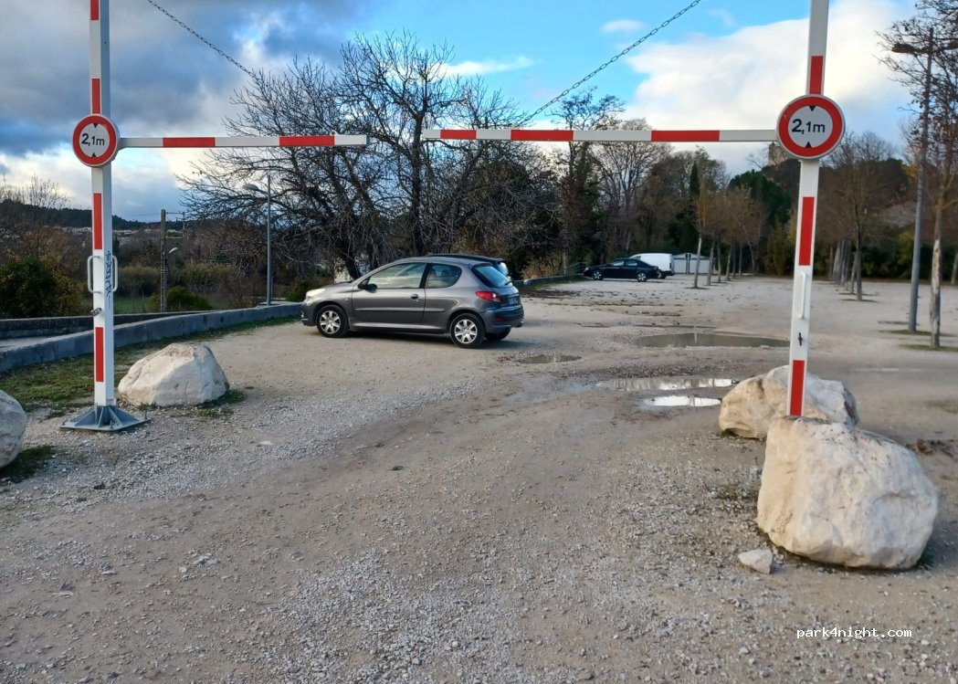 (30250) Sommières - 300 Avenue de la Gare — foto 3