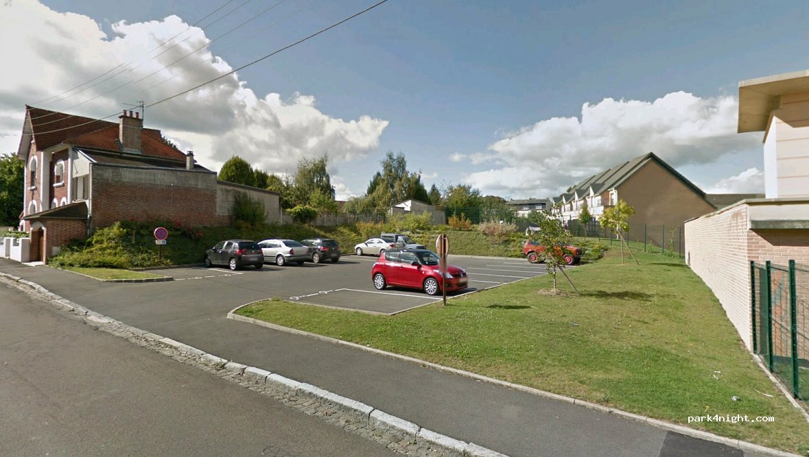 (02500) Hirson - 8 Camille Desmoulins Street — foto
