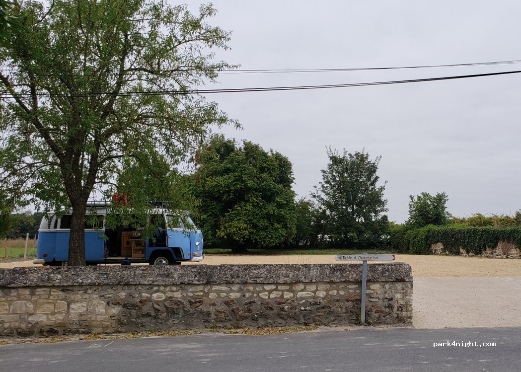 (86120) Berrie - Rue Château Le Bourg 2 — foto 2