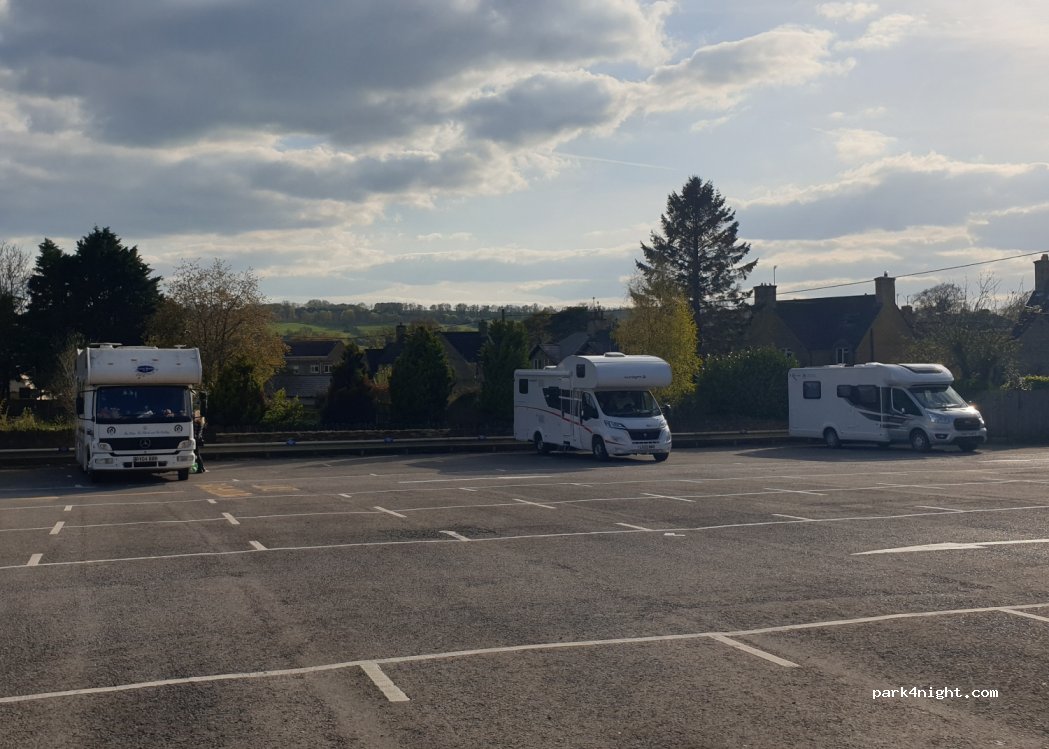 (GL54 2AZ) Bourton-on-the-Water - Coach Parking — foto 2