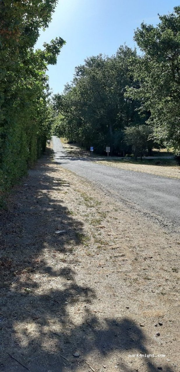 (16150) Chassenon - Route de Rochechouart — foto 2