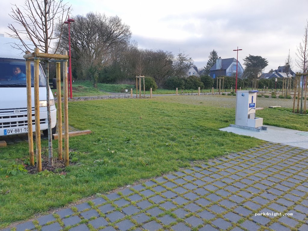 Aire de camping car Maël-Carhaix — foto 2