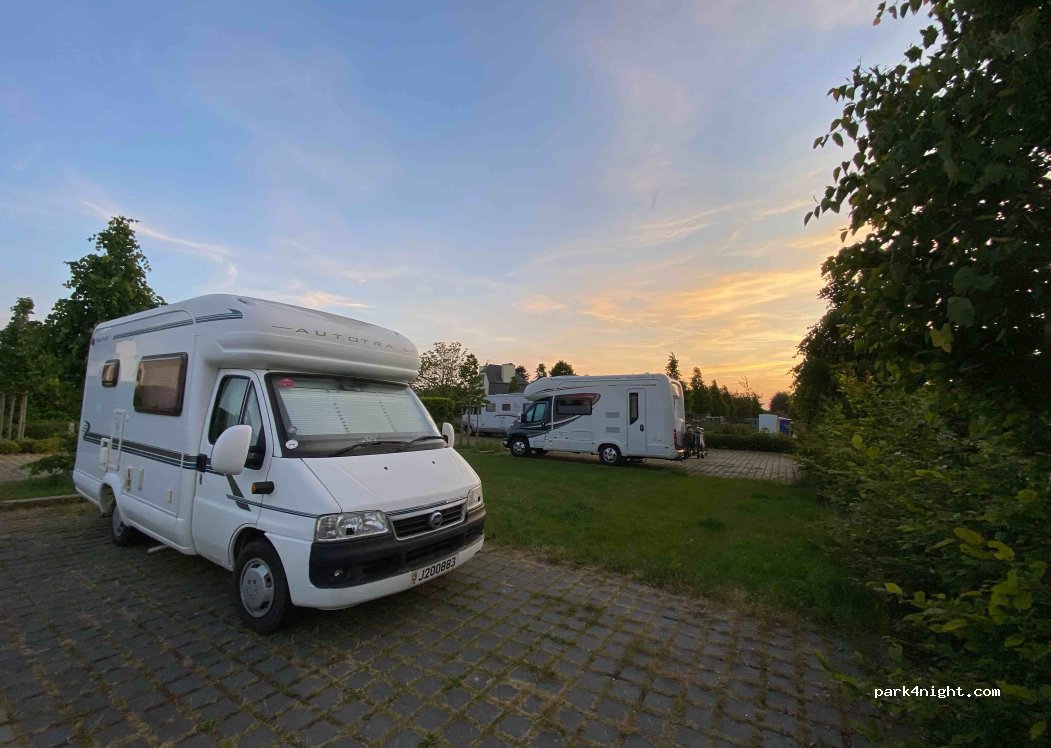 Aire de camping car Maël-Carhaix — foto 3