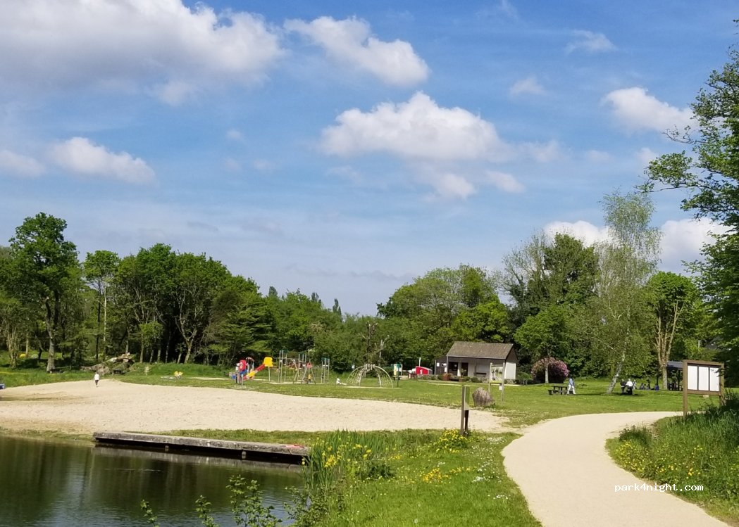 Aire de camping car Maël-Carhaix — foto 5