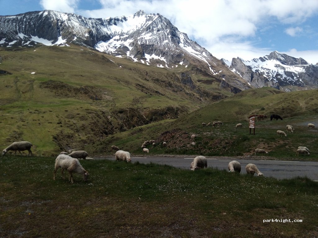 (65100) Lourdes - Unnamed Road — foto 3