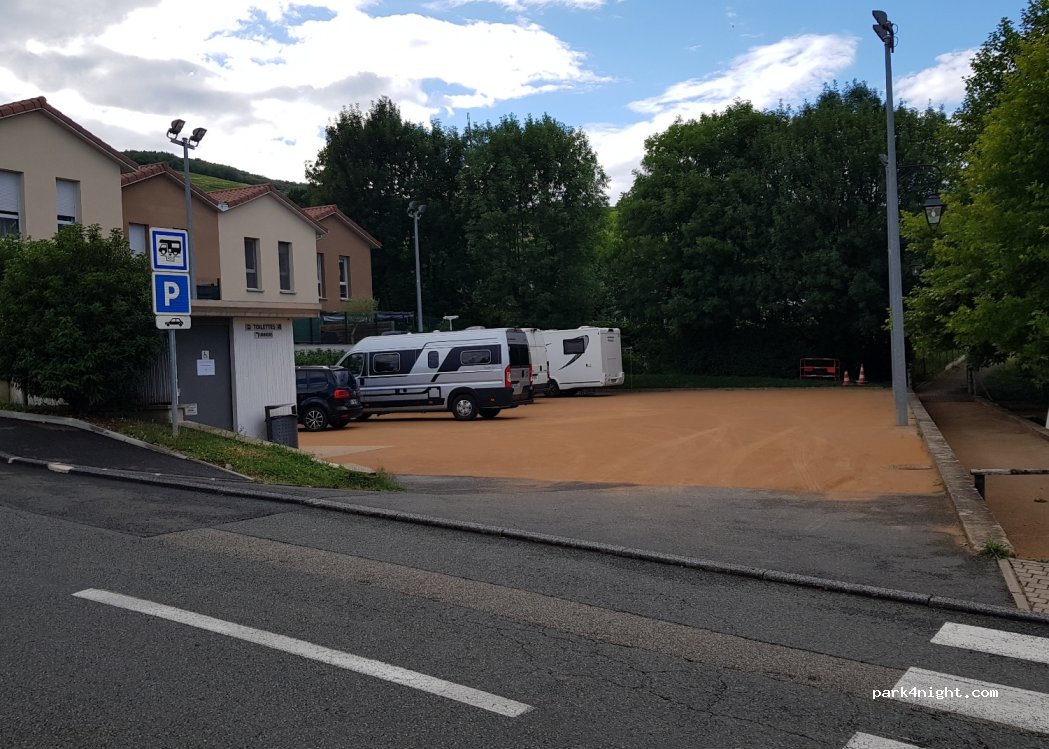 (69430) Quincié-en-Beaujolais - Bourg Street — foto 2