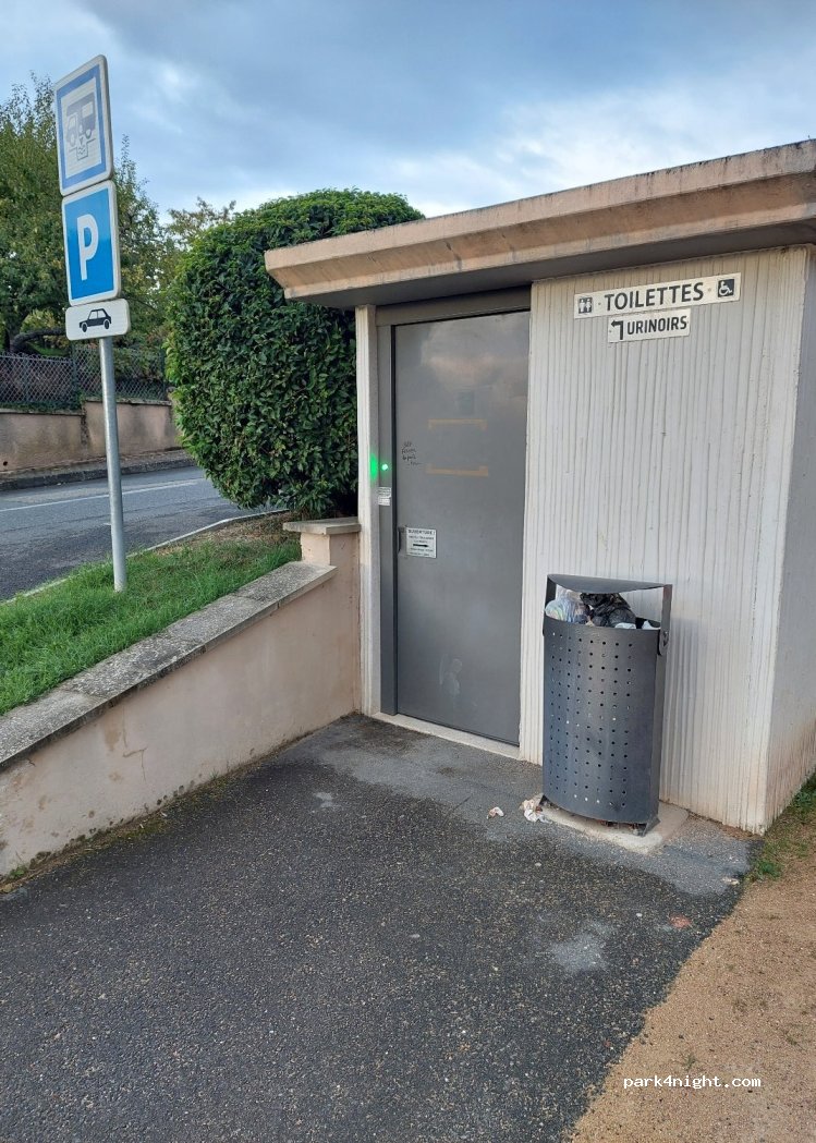 (69430) Quincié-en-Beaujolais - Bourg Street — foto 3