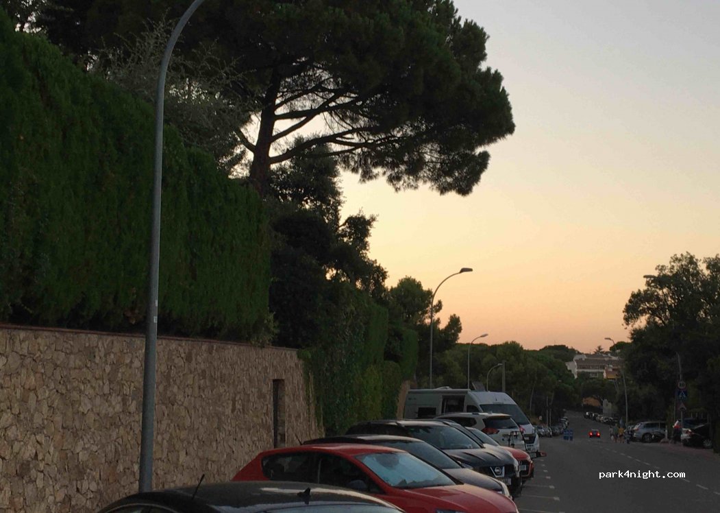 (17210) Palafrugell - 42 Avinguda de Baldomer Gili i Roig — foto