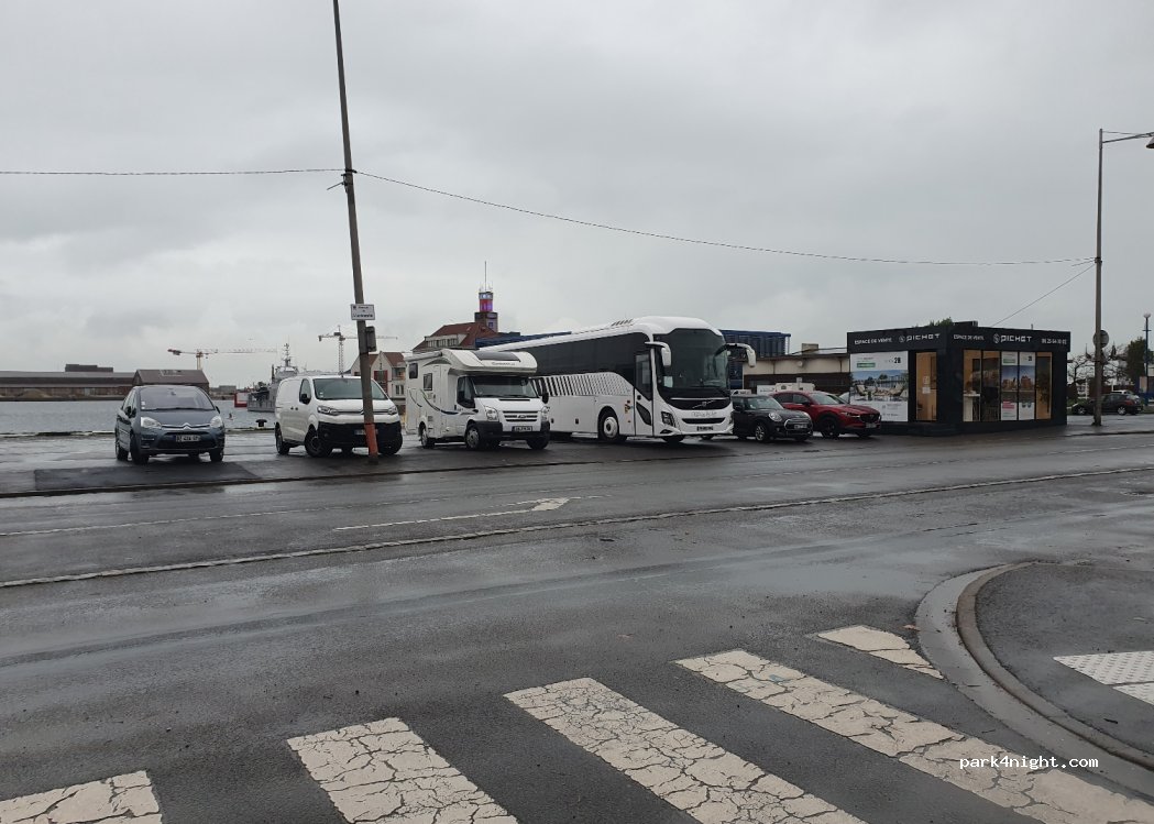 (59140) Dunkirk - 469-513 Université Avenue — foto 3