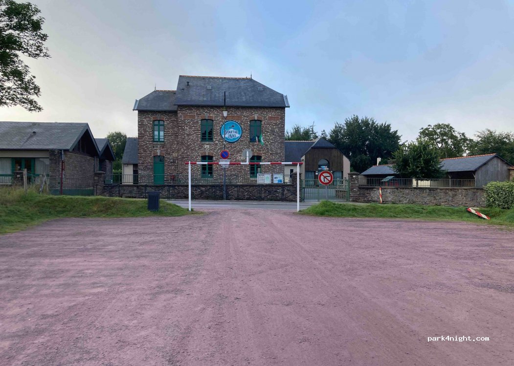 (35380) Paimpont - 3-7 Chevaliers Table Ronde Street — foto 2