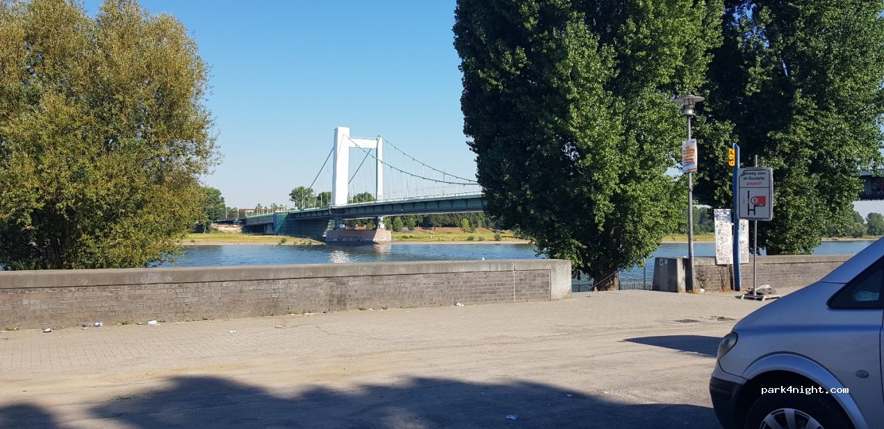 (51063) Köln - 352 Deutz-Mülheimer Straße — foto