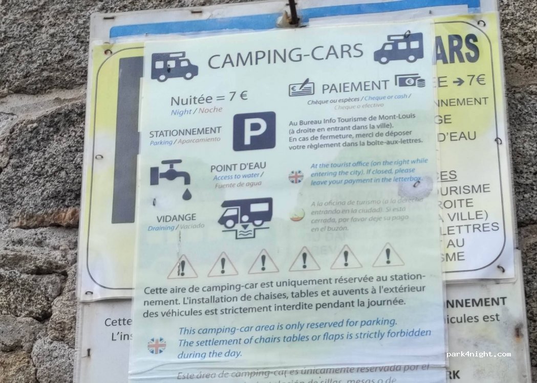 (66210) Mont-Louis - 1 Place D’Armes — foto