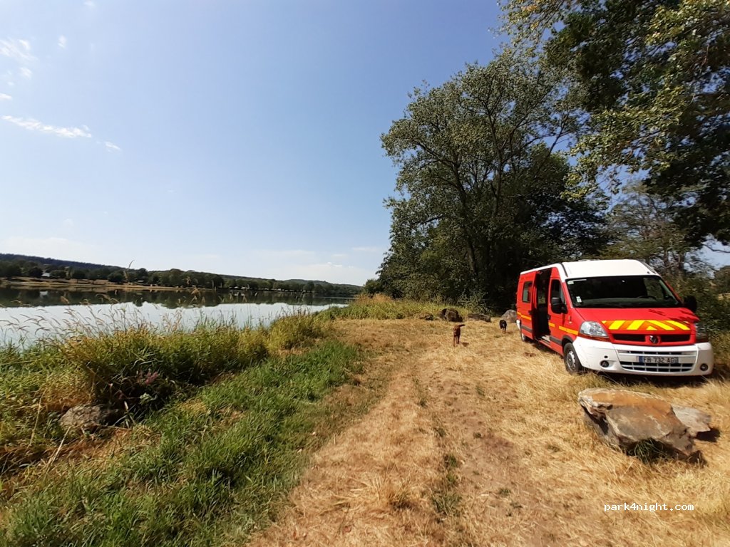 (03380) Treignat - Unnamed Road — foto