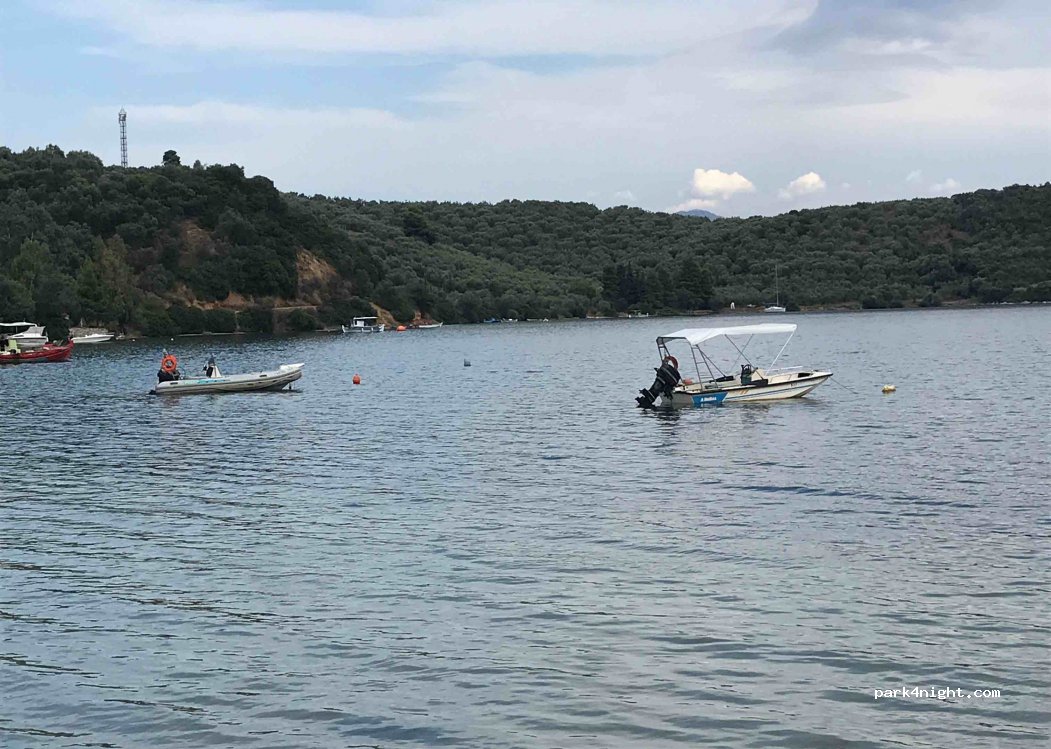 (350 13)  - Eparchiaki Odos Milon-Glifon — foto