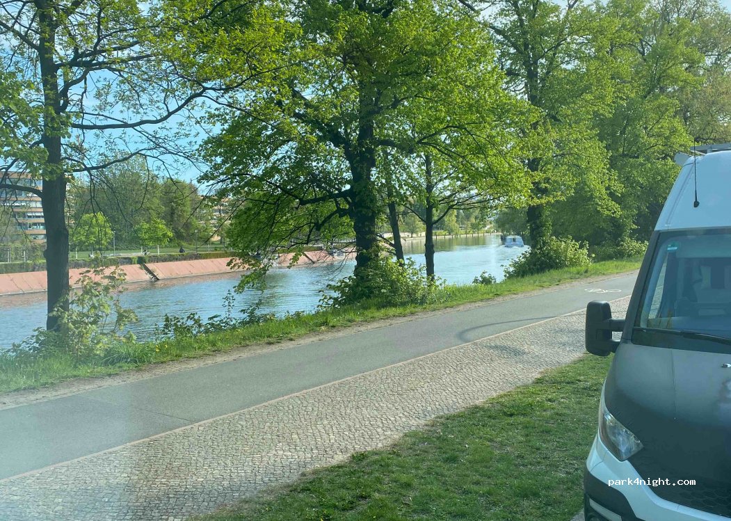 (10557) Berlin - 10 John-Foster-Dulles-Allee — foto