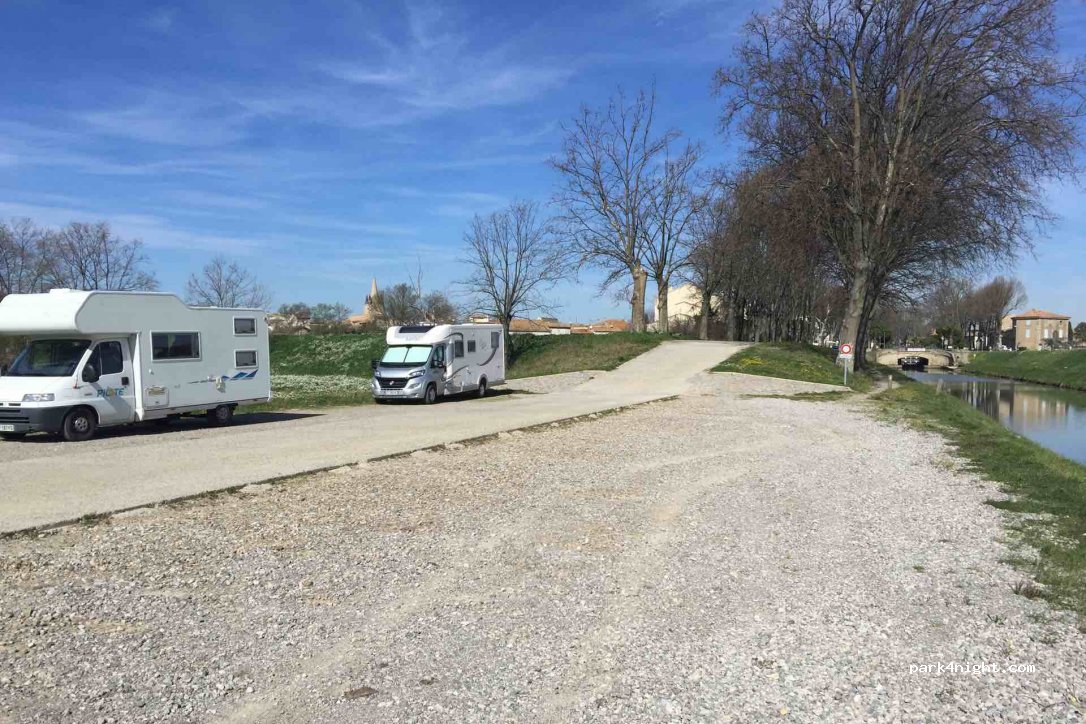 (11590) Sallèles-d'Aude - 24 Gailhousty Avenue — foto