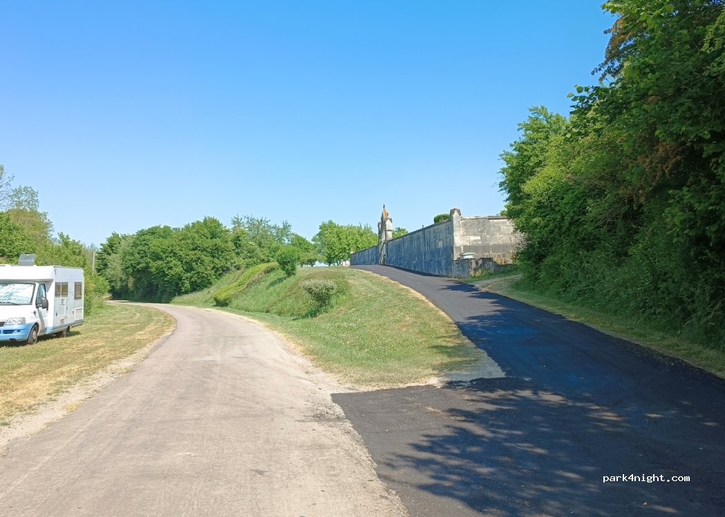 (55300) Ambly-sur-Meuse - 1 Rue de la Cour — foto