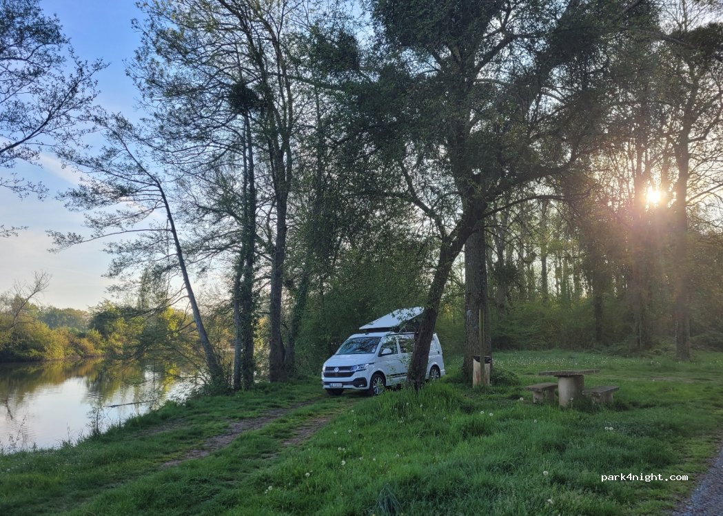 (72500) La Bruère-sur-Loir - Unnamed Road — foto