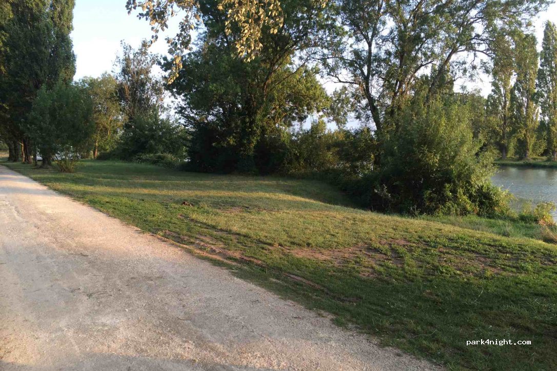 (17350) Le Mung - Les Prés du Canal — foto