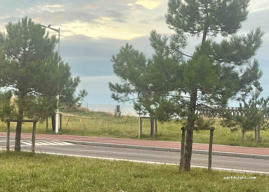 (14800) Deauville - 1 Avenue du Port — foto 4