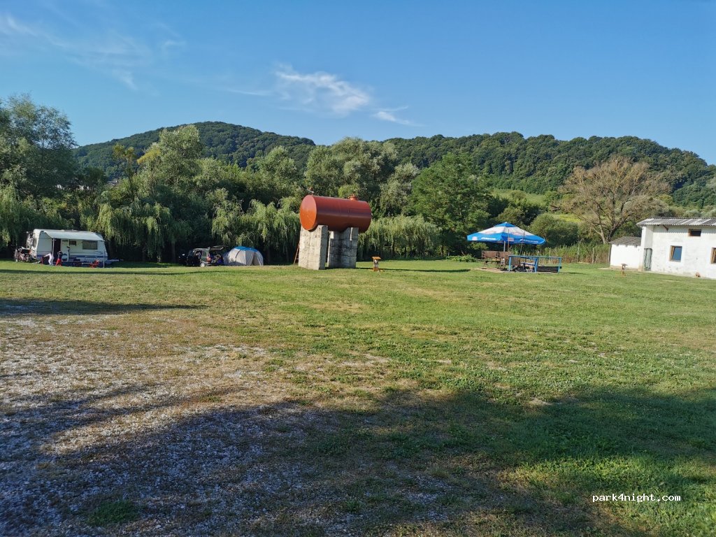 Camping Curtea Larga — foto