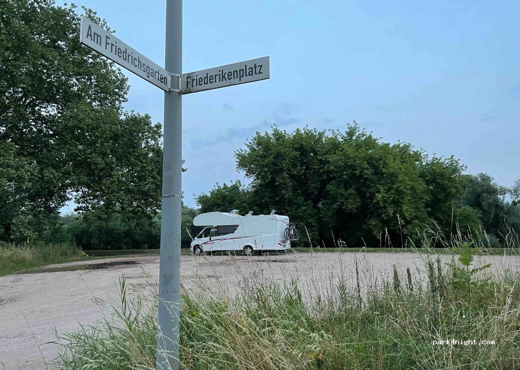 (06844) Dessau-Roßlau - 57 Friederikenplatz — foto 2